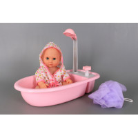 Бебе във вана с течаща вода